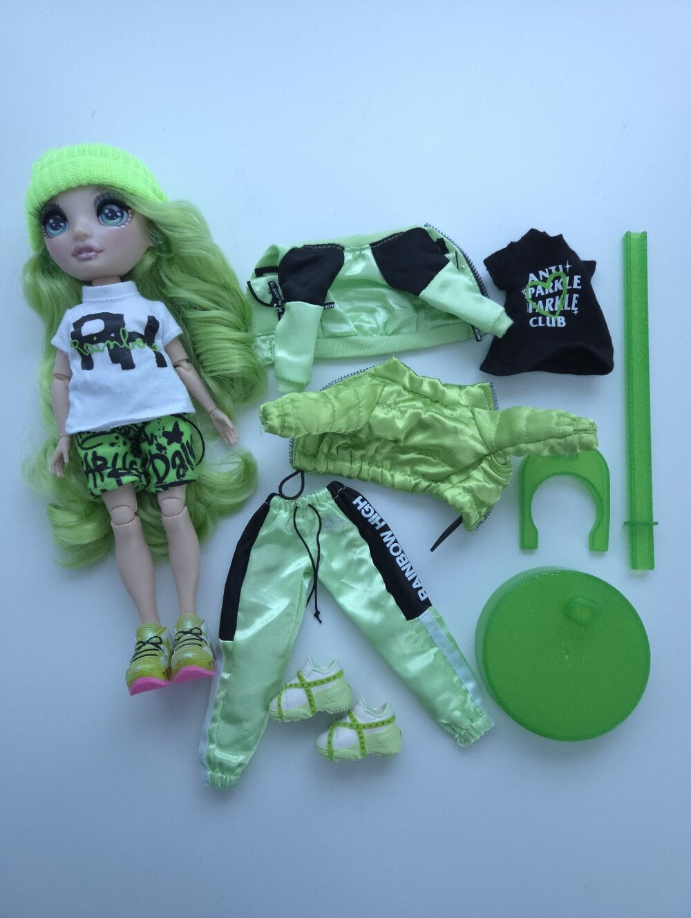 Rainbow High Series 1 Jade Hunter Green Fashion Doll with Extra Outfit and Stand